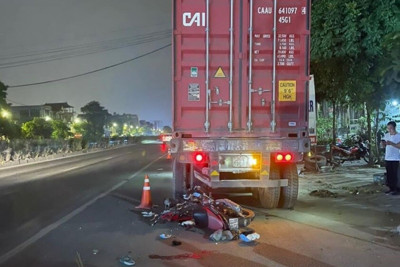 Tai nạn giao thông ngày 16/5/2023: Đâm vào đuôi container đỗ bên đường, một người chết