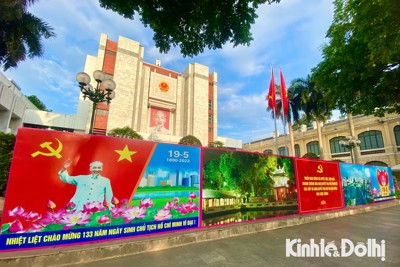 Hà Nội rực rỡ dịp kỷ niệm 133 năm Ngày sinh Chủ tịch Hồ Chí Minh
