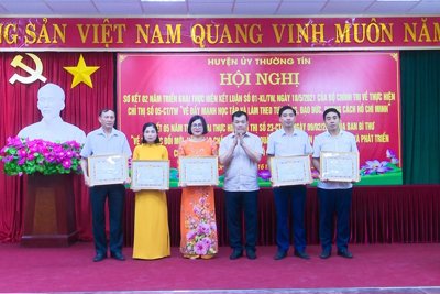 Huyện ủy Thường Tín khen thưởng 20 tập thể, cá nhân