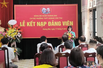 Quận ủy Hoàng Mai: Kết nạp Đảng 3 học sinh lớp 12