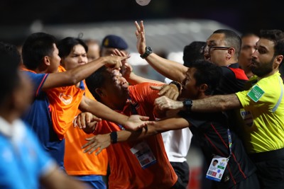 Liên đoàn bóng đá Thái Lan xin lỗi vì vụ ẩu đả tại SEA Games 32