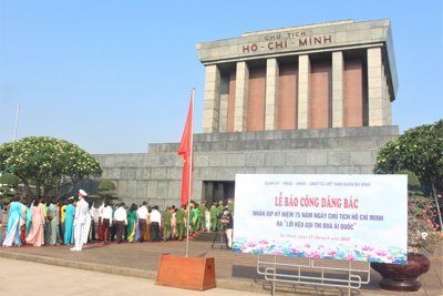 Tổ chức Lễ báo công nhân dịp 133 năm ngày sinh Chủ tịch Hồ Chí Minh