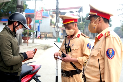 Hà Nội: Phát hiện, xử lý 864 trường hợp vi phạm giao thông trong ngày 17/5/2023