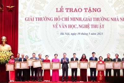 Chủ tịch nước Võ Văn Thưởng trao Giải thưởng Hồ Chí Minh về VHNT