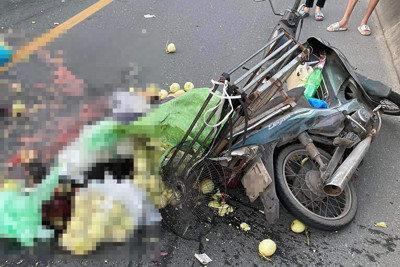 Người phụ nữ tử vong sau va chạm với xe tải ở Hà Nội