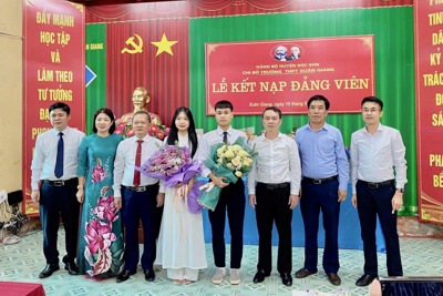 3 học sinh THPT đầu tiên của huyện Sóc Sơn được kết nạp Đảng