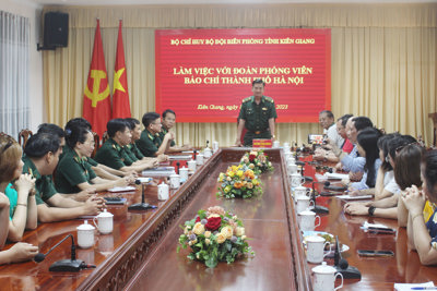 Hội Nhà báo TP Hà Nội làm việc với biên phòng tỉnh Kiên Giang, Cà Mau