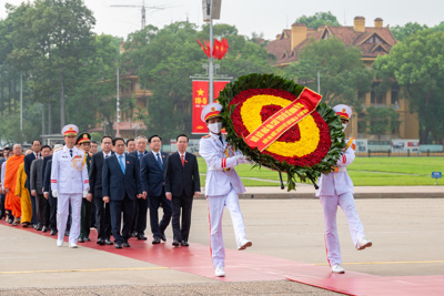 Lãnh đạo Đảng, Nhà nước, ĐB Quốc hội vào Lăng viếng Chủ tịch Hồ Chí Minh
