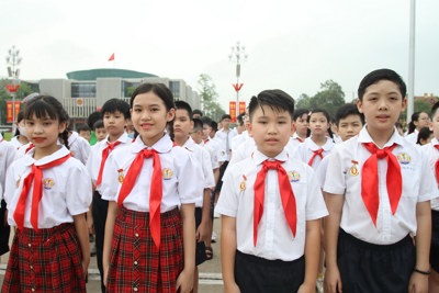 200 học sinh tiêu biểu Thủ đô báo công dâng Bác