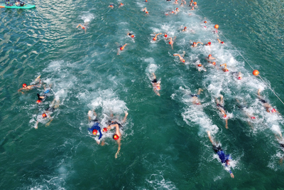 Festival Biển Nha Trang 2023: Sôi nổi giải bơi biển, bơi thúng - lắc thúng