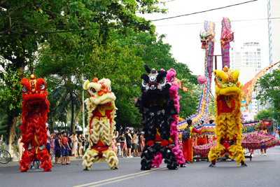 Festival Biển Nha Trang 2023: Mãn nhãn lễ hội lân sư rồng đường phố