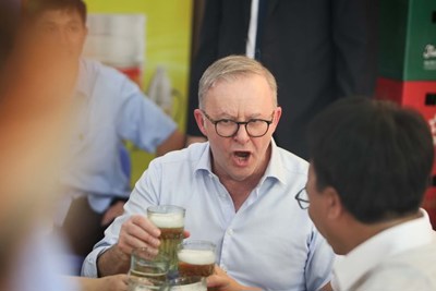 Phía sau cốc bia hơi Hà Nội mà Thủ tướng Úc đã thưởng thức