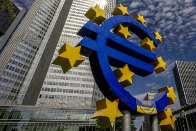 Eurozone rơi vào suy thoái