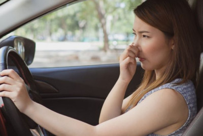 Nguyên nhân và cách khắc phục mùi hôi trên ô tô