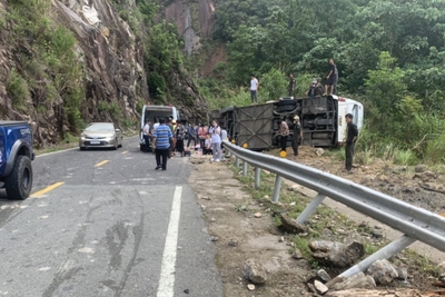 Tập trung cứu chữa nạn nhân vụ tai nạn giao thông tại Khánh Hòa