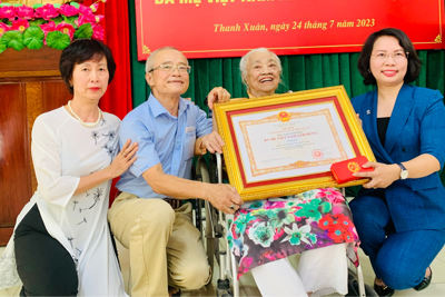 Truy tặng danh hiệu Bà mẹ Việt Nam anh hùng cho mẹ Lê Thị Mái