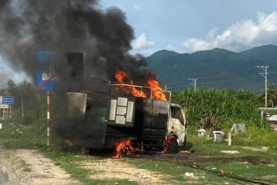 Tai nạn giao thông ngày 28/7/2023:Ngã ra đường, một người bị xe đầu kéo cán chết