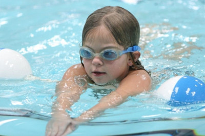 13 điều cần chú ý khi phụ huynh cho trẻ đi bơi
