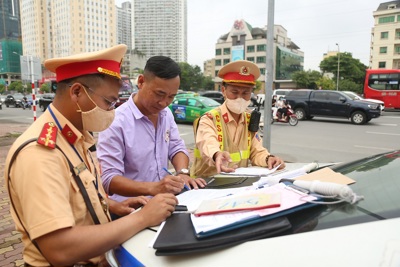 Hà Nội: Xử lý 412 trường hợp vi phạm Luật Giao thông đường bộ