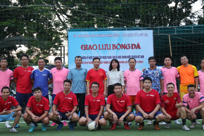 Giao lưu bóng đá giữa Báo Kinh tế&Đô thị và phường Định Công, quận Hoàng Mai