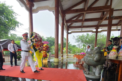 Bạc Liêu: Người dân đội mưa viếng Đền thờ Bác Hồ ngày Quốc khánh
