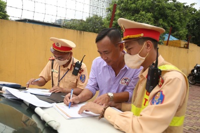 Hà Nội: Tạm giữ 122 phương tiện vi phạm giao thông