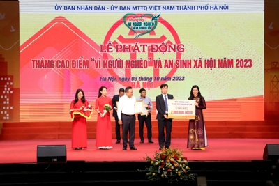 Agribank ủng hộ Quỹ 'Vì người nghèo' và an sinh xã hội TP Hà Nội