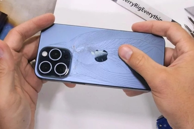 Khung titan 'siêu bền' của iPhone 15 Pro có bền thực sự?