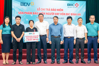 BIC trao 3,8 tỷ đồng bảo hiểm cho khách hàng vay vốn tại BIDV Hà Tĩnh