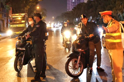 Hà Nội:Cảnh sát 141 xử lý 18 trường hợp vi phạm nồng độ cồn ngày 3/11