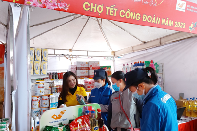 Hà Nội: Tặng 7.800 phiếu mua hàng cho người lao động tại "Chợ Tết Công đoàn"