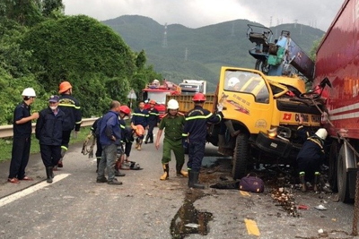 Tai nạn giao thông mới nhất 20/12/2023:Xe tải đối đầu trên đường tránh Nam Hải Vân