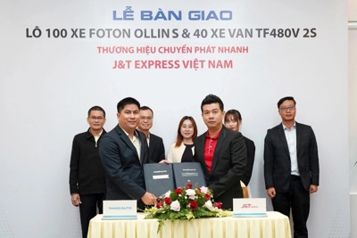 Thaco Auto bàn giao lô 140 xe cho J&T Express Việt Nam