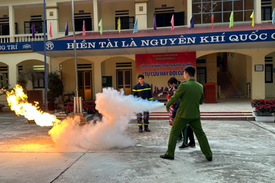 Hàng trăm học sinh ở Gia Lâm được trang bị kỹ năng phòng ngừa cháy nổ