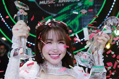 Hòa Minzy thăng hạng tại các giải thưởng âm nhạc uy tín