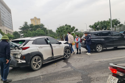 Hà Nội: 6 ô tô đâm liên hoàn trên đường Lê Quang Đạo