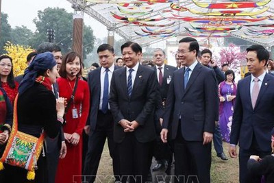 Chủ tịch nước Võ Văn Thưởng và Tổng thống Philippines tham quan Hoàng thành Thăng Long