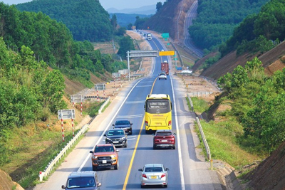 Chốt các giải pháp nâng cao hiệu quả tuyến cao tốc Cam Lộ - La Sơn