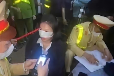 Phạt 35 triệu đồng đối với nữ tài xế va chạm giao thông ở Trần Cung