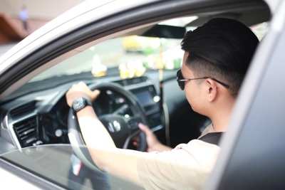 Làm thế nào để kiểm soát điểm mù khi lái xe?