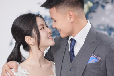 Ngắm bộ ảnh cưới tình tứ của Nguyễn Quang Hải và Chu Thanh Huyền