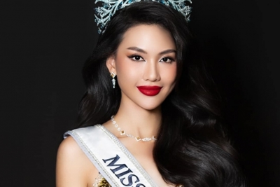 Hoa hậu Bùi Quỳnh Hoa bị buộc thôi học do vi phạm quy chế