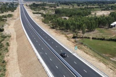Đường gom cao tốc Mỹ Thuận - Cần Thơ sẽ hoàn thành trong Quý II