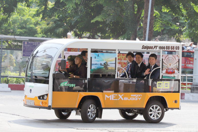 70 xe điện bắt đầu chở khách tham quan trung tâm TP Hồ Chí Minh