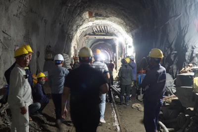 Sạt lở hầm đường sắt qua Đèo Cả: tập trung nhân lực sớm thông hầm