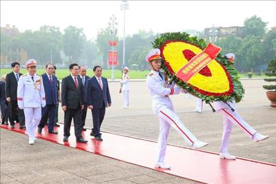 Lãnh đạo Đảng, Nhà nước vào Lăng viếng Chủ tịch Hồ Chí Minh