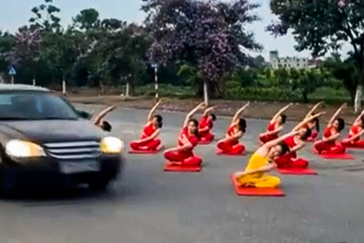 Thái Bình: thêm 16 phụ nữ bị phạt vì tập yoga trên đường giao thông 