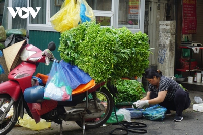 Giá thực phẩm tăng cao, người tiêu dùng “bấm bụng” chi tiêu