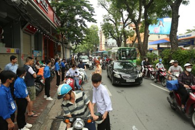 Hà Nội: Giao thông thuận lợi, an toàn trong ngày đầu kỳ thi vào lớp 10