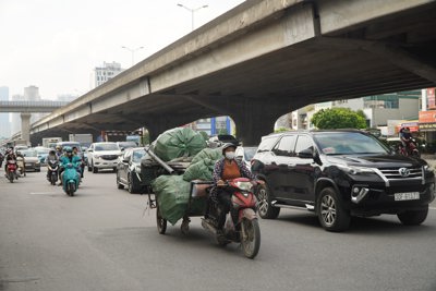 Xe ba bánh, xe tự chế “tái chiếm” đường phố Hà Nội